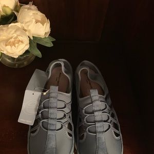 revive slingback walking shoes